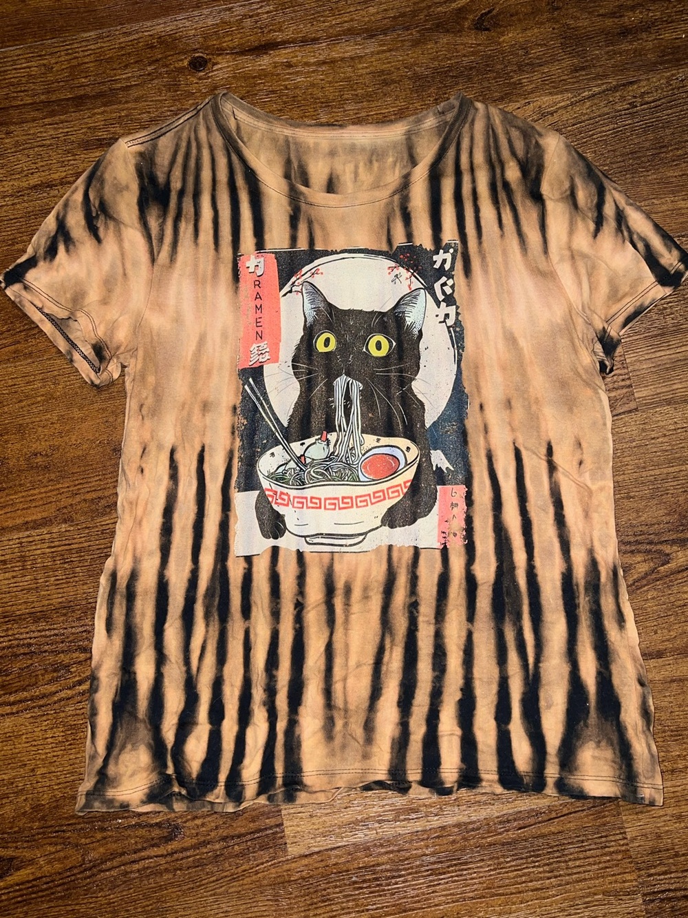 Black Cat Anime Japanese Ramen Noodle Tan Tie Dye Short Sleeve Shirt Size M - Picture 5 of 7